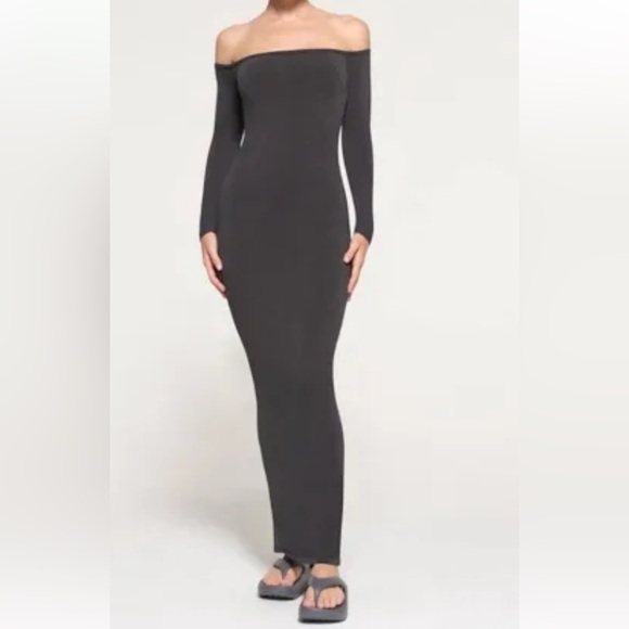 COPY - Elegant Black Off-Shoulder Dress - Picture 1 of 3